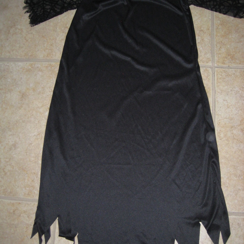 2 GIRLS COSTUME DRESSES